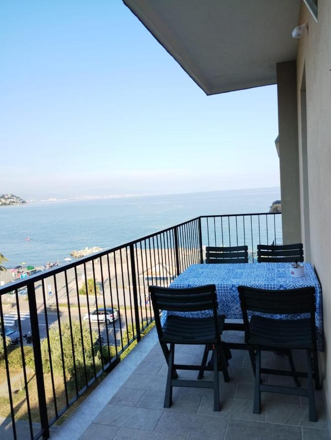 Con Terrazza Fronte Mare *